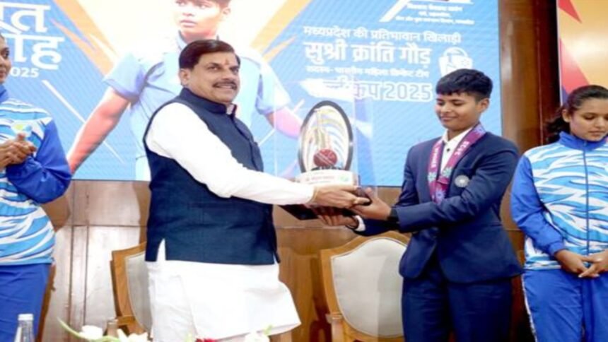 Kranti Goud being felicitated