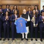 Indian women cricket team with PM Modi