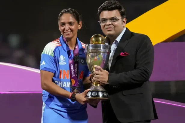 Harmanpreet Kaur with the cup