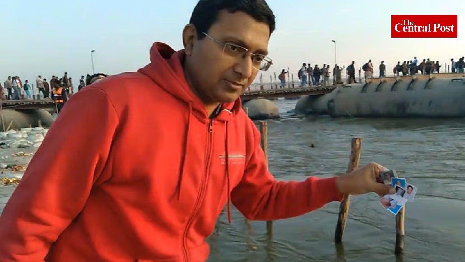 Man Performs Gutter Snan, Protest over boAt Co-Founder Aman Gupta in Prayagraj