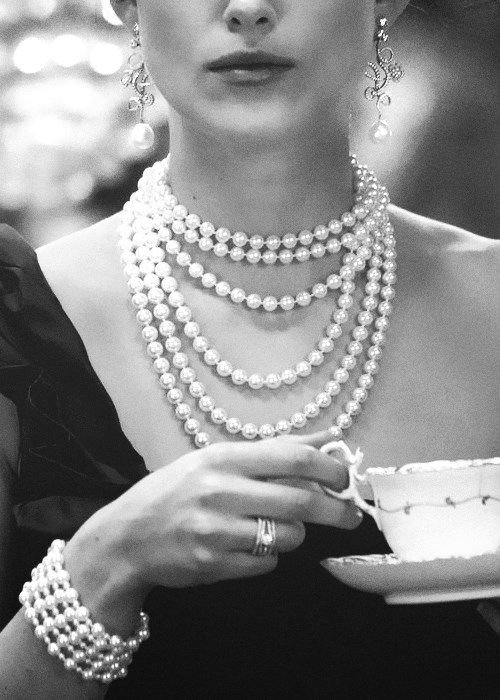 The statement pearl necklace. 
