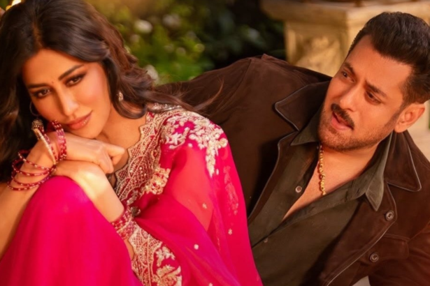 Salman Khan Shares First Romantic Glimpse from Maatrubhumi with Chand Dekh Lena Teaser